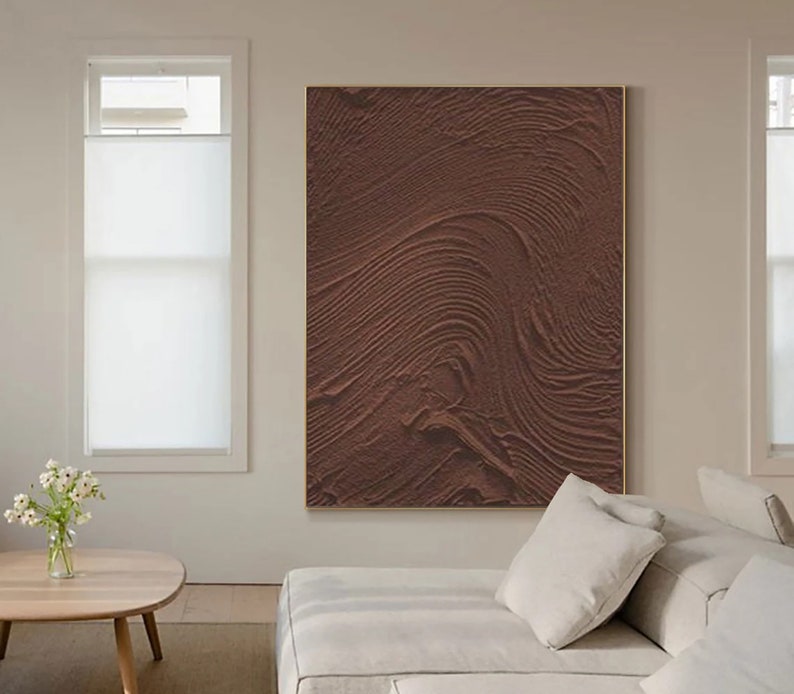 Puede incluir: Impresi&oacute;n de arte abstracto con un patr&oacute;n ondulado marr&oacute;n texturizado. La impresi&oacute;n est&aacute; enmarcada en un marco fino dorado.