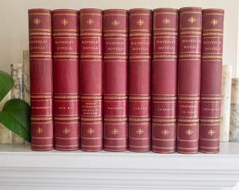 Las novelas de Waverly de Sir Walter Scott: libros de lujo encuadernados en piel roja.