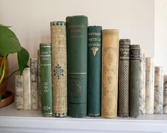 Libros antiguos verdes y dorados (juego de 7) / Decoración vintage para el hogar