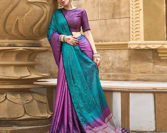 Sari de seda azul zafiro Gajji: blusa de satén bordada a mano, elegancia nupcial