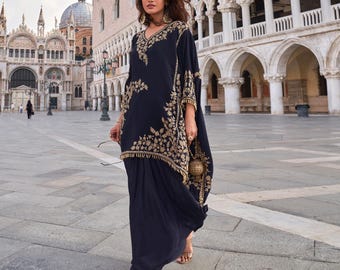 Conjunto de kaftan de crepe bordado: vestido indo-ocidental e palazzo - traje para convidada de casamento