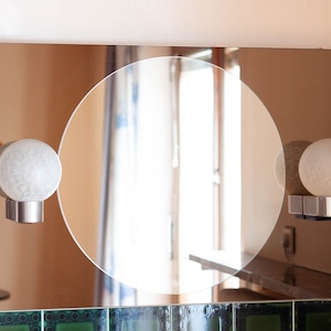 Espejo de baño de mediados de siglo con lámparas: tocador elegante iluminado para baño, espejo de maquillaje, diseño de mediados de siglo de los años 50, 60 y 70.