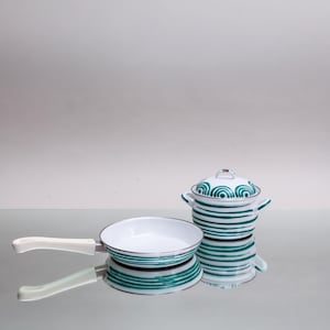 Vintage RIESS emaille potten- en pannenset: Oostenrijks groen kookgerei