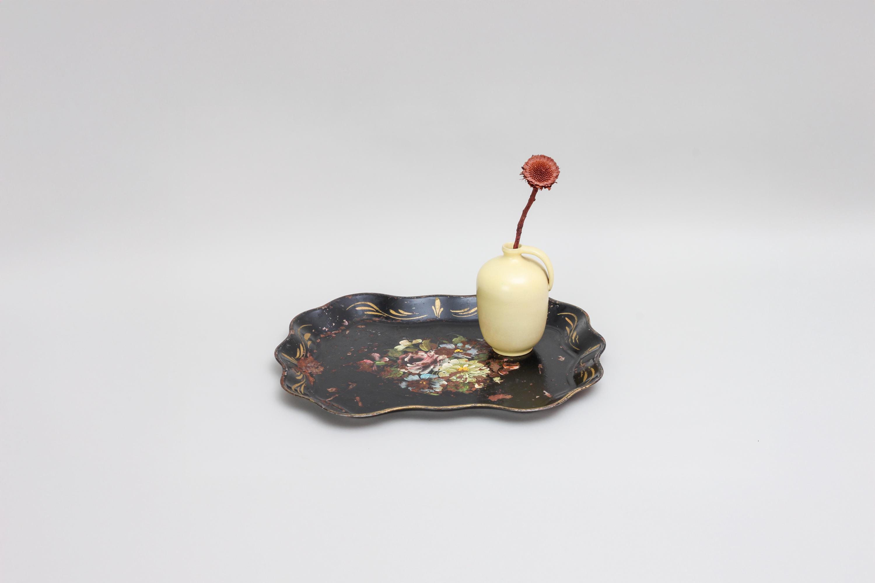 Large antique serving tray, handmade Victorian lacquer tableau with floral decoration, 19th century black serving tray