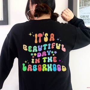C’est une belle journée dans le sweat-shirt de travail SVG PNG, cadeau pour infirmière, cadeau pour infirmière, chemise d’infirmière groovy, infirmière d’accouchement, infirmière L & D