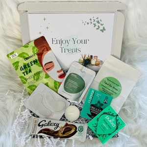 Pamper Gift Box For Her Birthday Relax Pamper Hamper Self Care Package Hug in a Box Pick Me Up Thinking of You Personalised Letterbox Gift GREEN