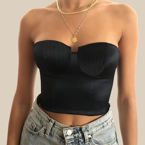 Bustier de satén negro sobre el busto: Top tipo corsé sin tirantes ajustable