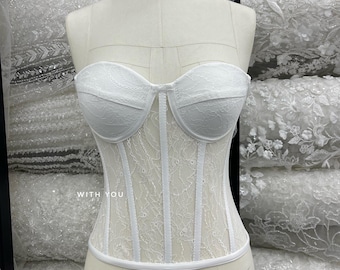Braut Korsett aus weißer Spitze: Trägerloses Bustier, Hochzeitsfeier Outfit