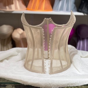 Haut corset sous la poitrine Lingerie de mariée Corset sans bonnets Cadeau nuptiale de douche Corset transparent Corset de mariée Bustier en résille image 7