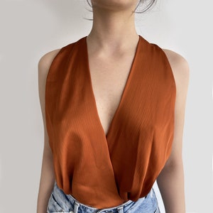 Kreuz Rücken Top Rückenfreies Crop Satin Top mit offenem Rücken Wayf Bluse zum Binden Bluse Schulterfrei Tops Criss Cross Wrap Crop zum Binden Brick Orange