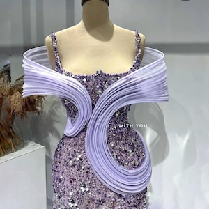 Accessorio strutturato in tulle per le spalle: decorazione per abiti da sera, dettaglio voluminoso per abiti, scultura tessile rimovibile.