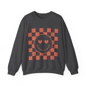 Moletom com gola redonda unissex Heavy Blend™ com smiley xadrez, presente para adolescentes, moda outono, volta às aulas, 5x