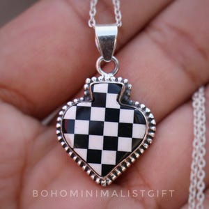 Zwart-witte schoppen kaartvorm edelsteenhanger, 925 sterlingzilveren ketting, handgemaakte unieke sieraden vrouwenhanger, verjaardagscadeau voor haar