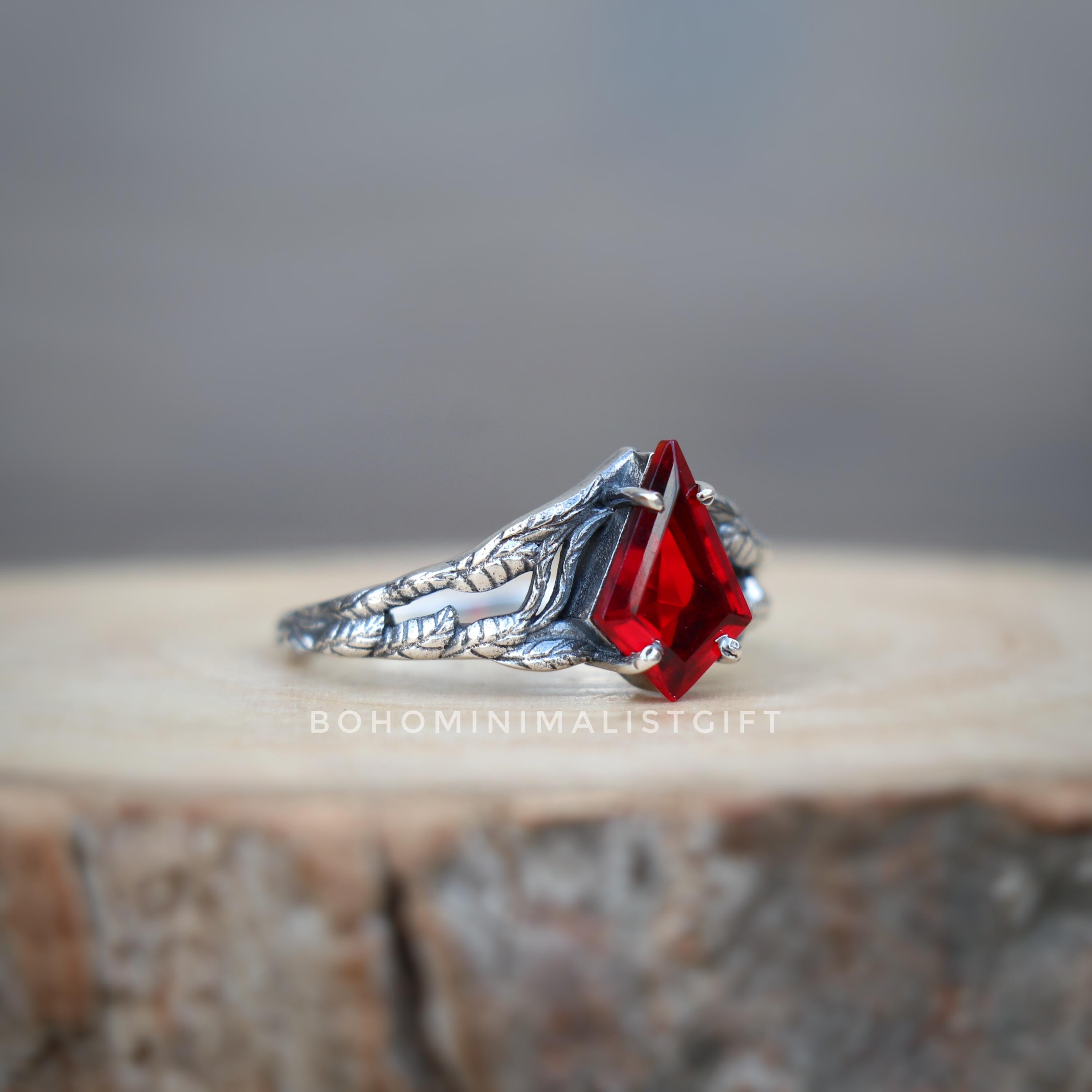 スターリングシルバーのガーネットリング：自然にインスパイアされた枝