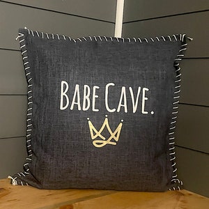 Benutzerdefinierte Wohnkultur Dekokissen. Babe Höhle. Kissenbezug. Personalisieren Sie das Kissen für sie, Büro, Schlafzimmer, Mädchenzimmer, Babyzimmer, Königindekor.