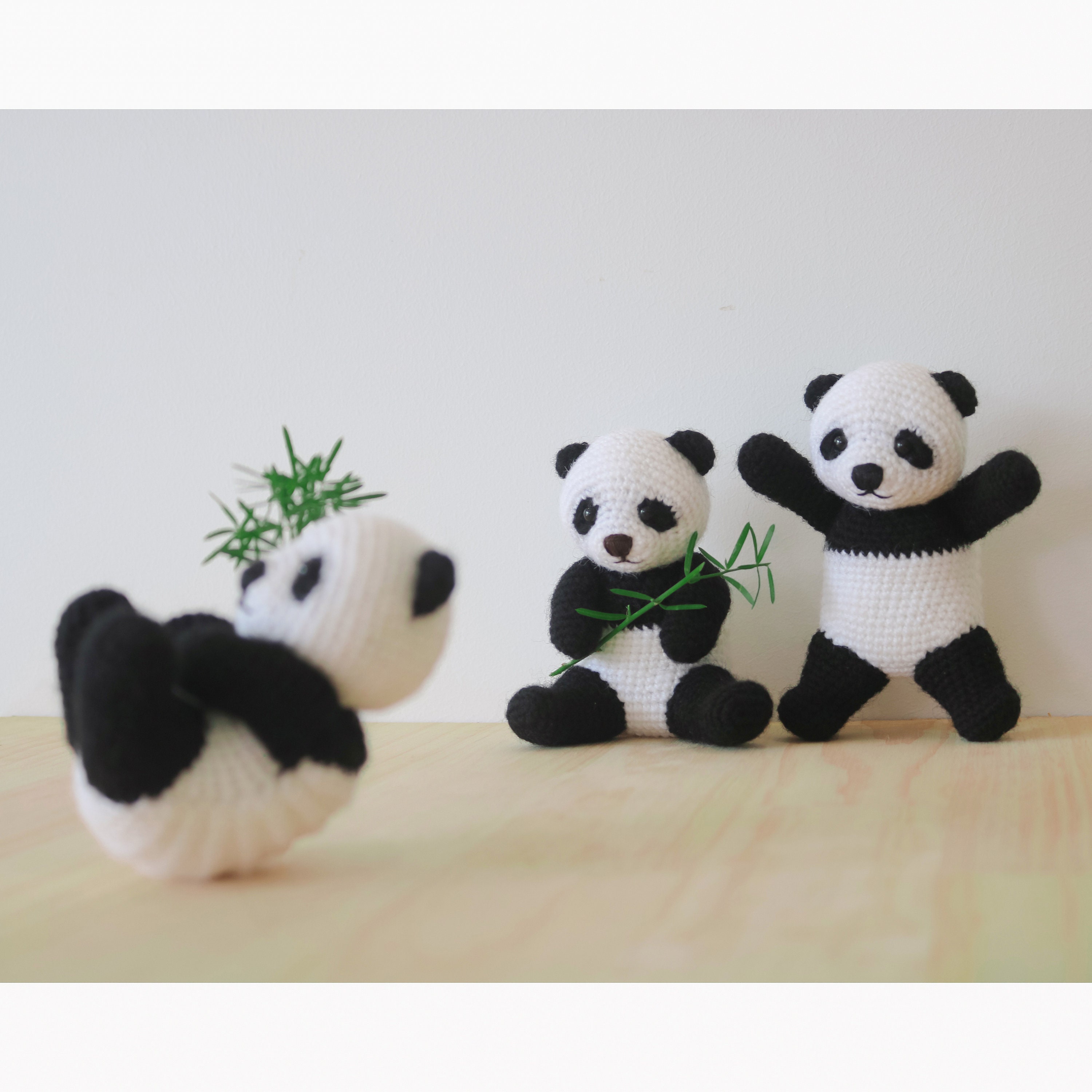 かぎ針で【あみぐるみパンダ前半）】を編んでみました☆Crochet