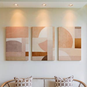 Set med 3 moderna väggkonstcollage, geometriska lapptäckstryck med triptyk, varm neutral inredning, abstrakt boho galleriset för inomhusbruk