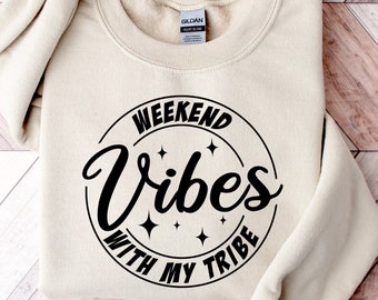 Camiseta Weekend Vibes Tribe: Camiseta de cuello redondo para viaje de chicas