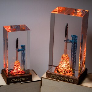 SpaceX Raumschiff-Raketenstartlampe -Falcon Schwere Harz-Epoxidharzlampe, Geschenk für Ingenieure & Weltraumliebhaber, Luxuskorporationsgeschenke