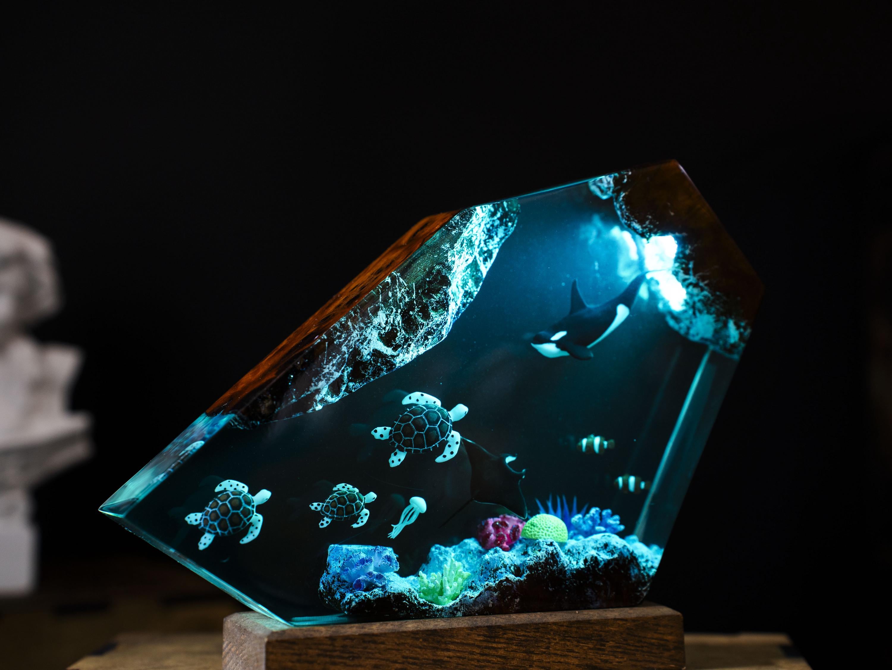 Orcinus orca vs Sea Turtle Resin Ocean Lamp – Handmade Night Light with Coral Reef & Manta Rays, halloween gifts, xmas gift ideas