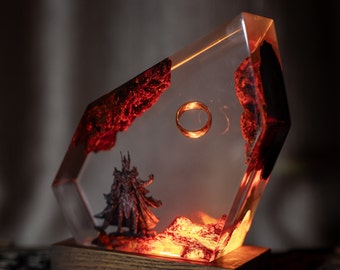 Lámpara de escritorio de resina Ring Of The da.rk lo.rd: luz nocturna de resina Sau.ron, decoración de lava volcánica para el espacio habitable, regalo único para hombres, regalos de cumpleaños