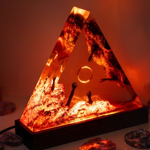 Lampe de bureau en résine Ri.ng OT da.rk lo.rd Veilleuse en résine Sau.ron, décoration de lave de volcan pour espace de vie, cadeau unique pour homme, cadeaux d'anniversaire Rings