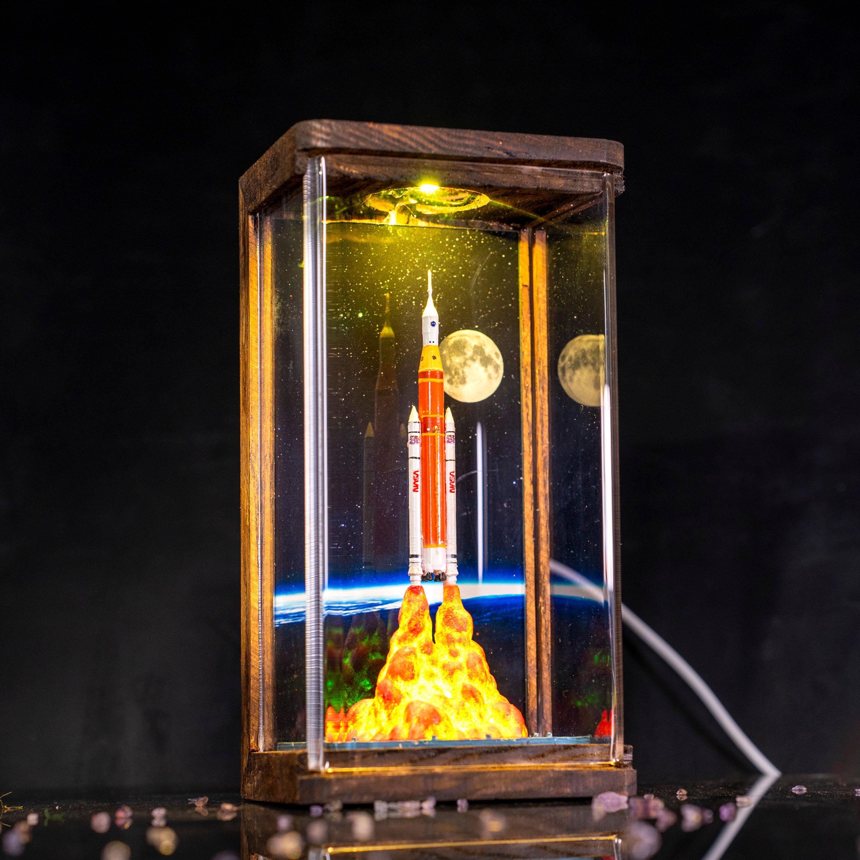 Artemis II Astronaut Moon resin lamp, NASA Space Launch Light,  SpaceX Starship Rocket Launch Lamp, Artemis II Space Launch System Rocket