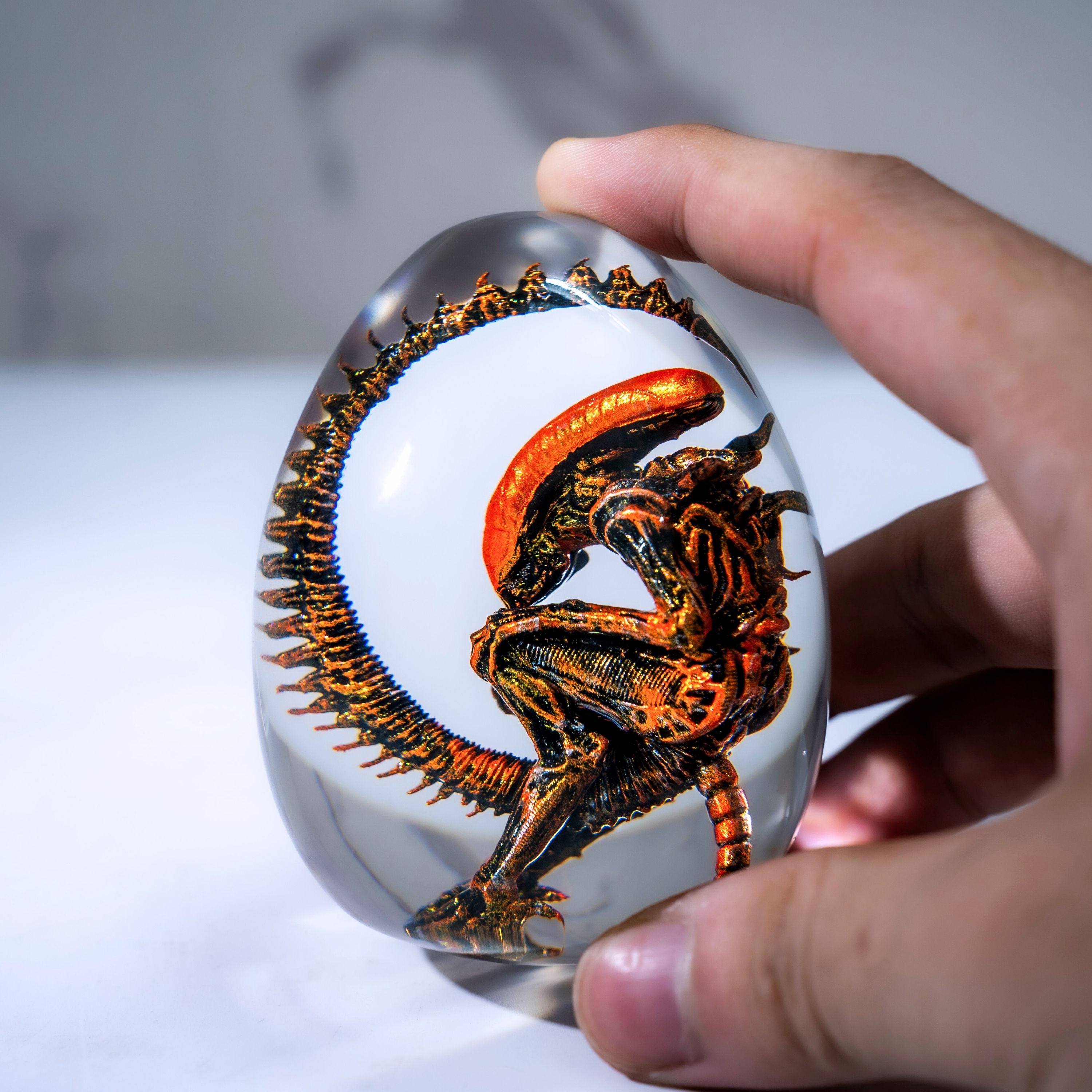 Resin Alien Creature Specimen Lamp – Deep‑Space Horror Egg Night Light, Horror Fan Art Decor, Xenomorph lamp, Halloween Gift