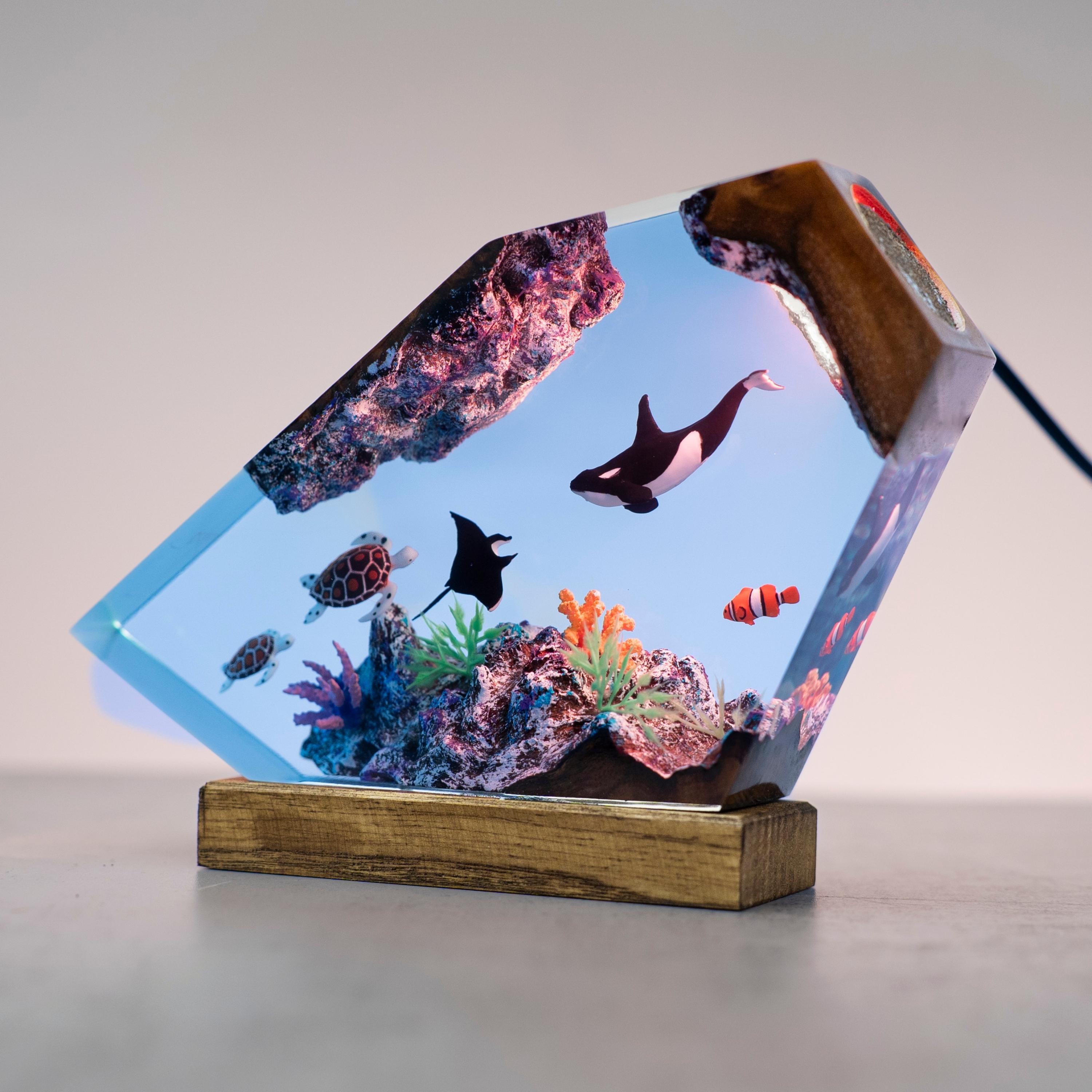 Orcinus orca vs Sea Turtle Resin Ocean Lamp – Handmade Night Light with Coral Reef & Manta Rays, halloween gifts, xmas gift ideas