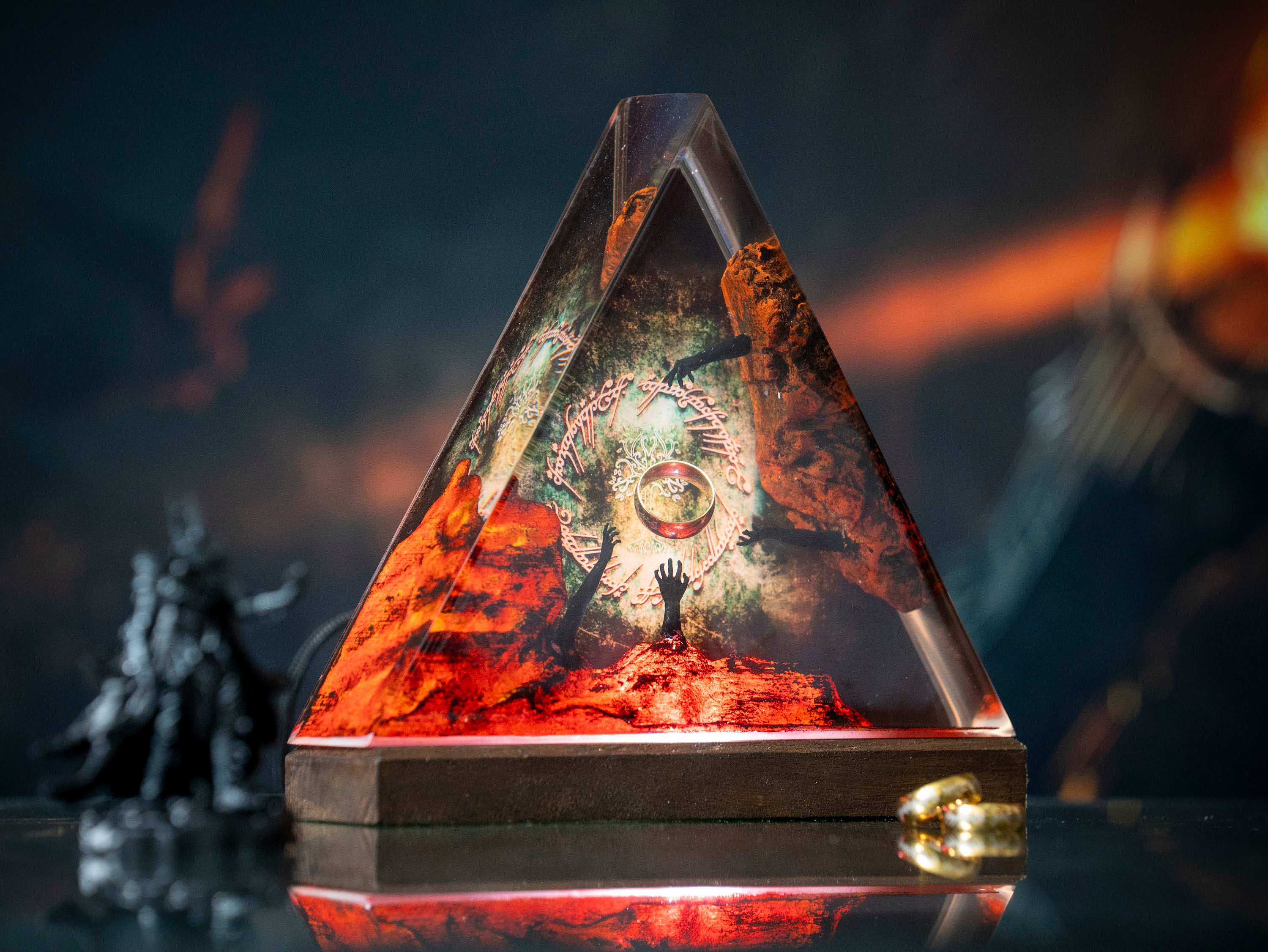 Diorama Ring of the dark lord resin lamp, Volcano Lava Decor, Birthday Gift for him, sauron resin lamp