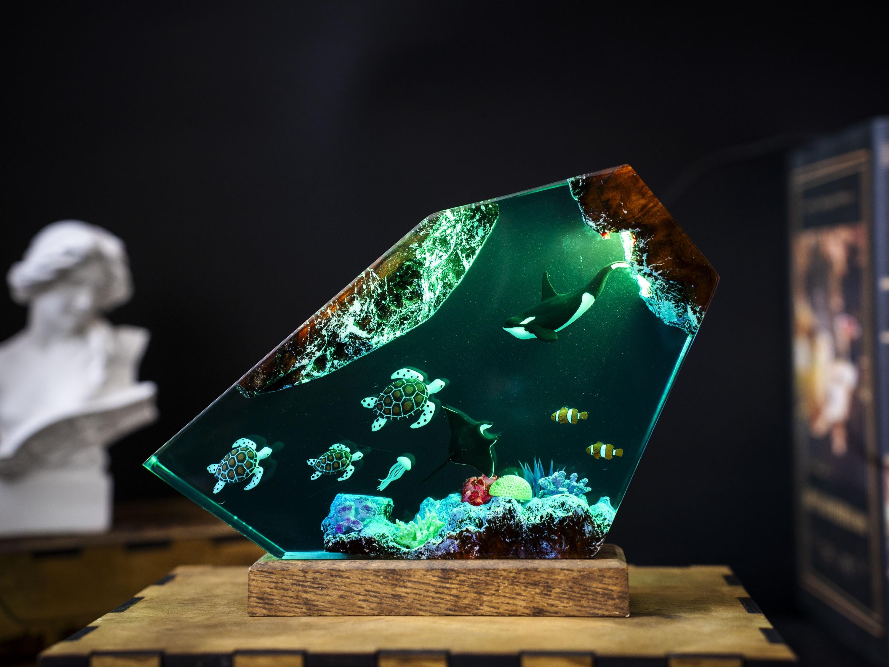 Orcinus orca vs Sea Turtle Resin Ocean Lamp – Handmade Night Light with Coral Reef & Manta Rays, halloween gifts, xmas gift ideas