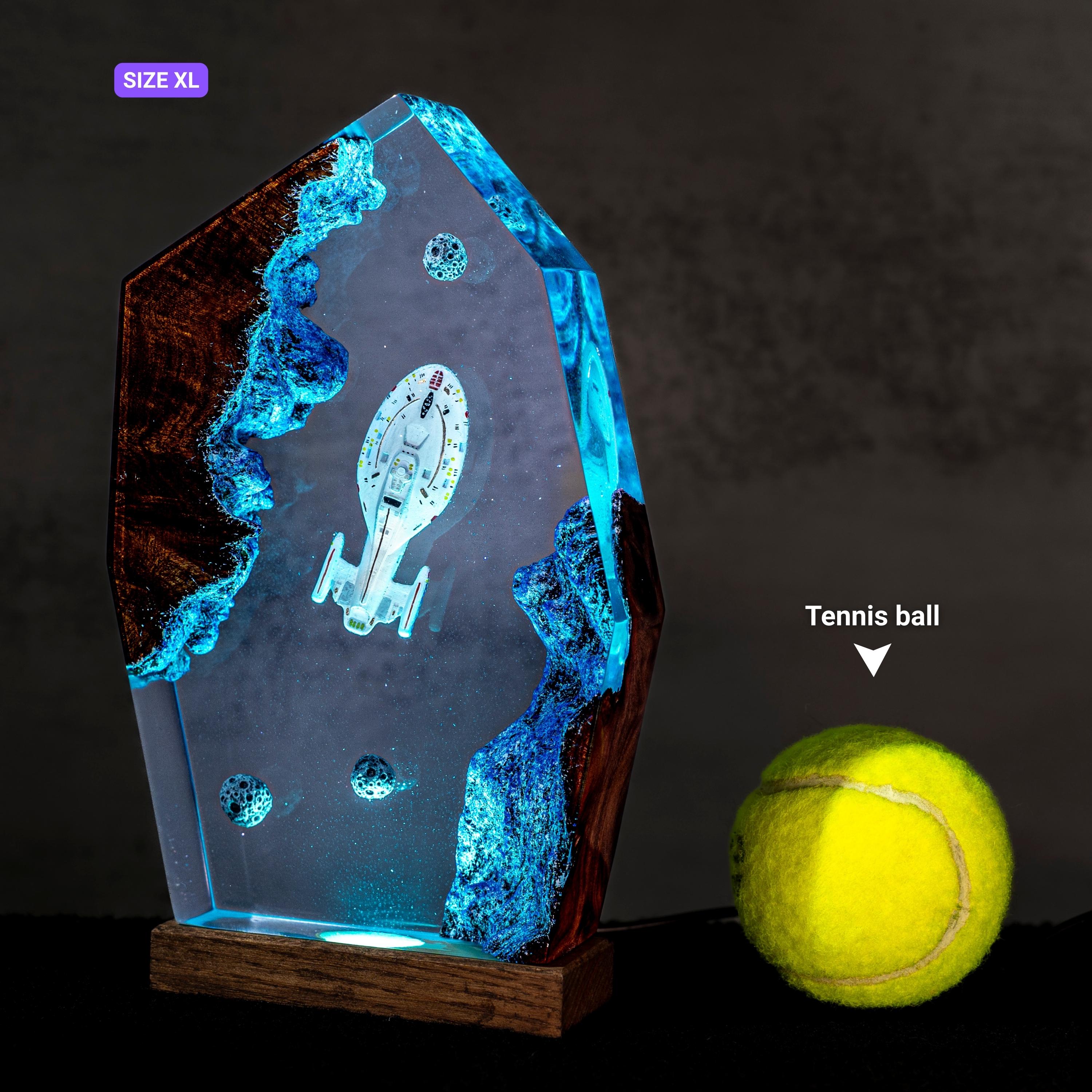 Space ship statue resin night light, Star Wars X-Wing Diorama Light, X-wing Starfighter, Millennium Falcon lamp
