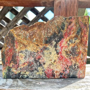 Losa de roca lapidaria de ágata de plasma de mirickita, placa de forma libre sin pulir.