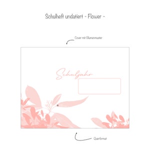 Könnte beinhalten: Ein leerer Schuljahres-Umschlag mit einem rosafarbenen Blumendesign. Der Umschlag ist im Querformat und hat einen Platz für das Schuljahr.