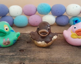 Pato de Pascua de goma pintado a mano: Decoración personalizada