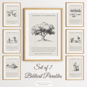 Op de afbeelding: Set van zeven ingelijste prenten met zwart-wit illustraties van bijbelse gelijkenissen. De centrale prent toont een boom, terwijl andere scènes met figuren en tekst tonen. De tekst "Set of 7 Biblical Parables" is zichtbaar.