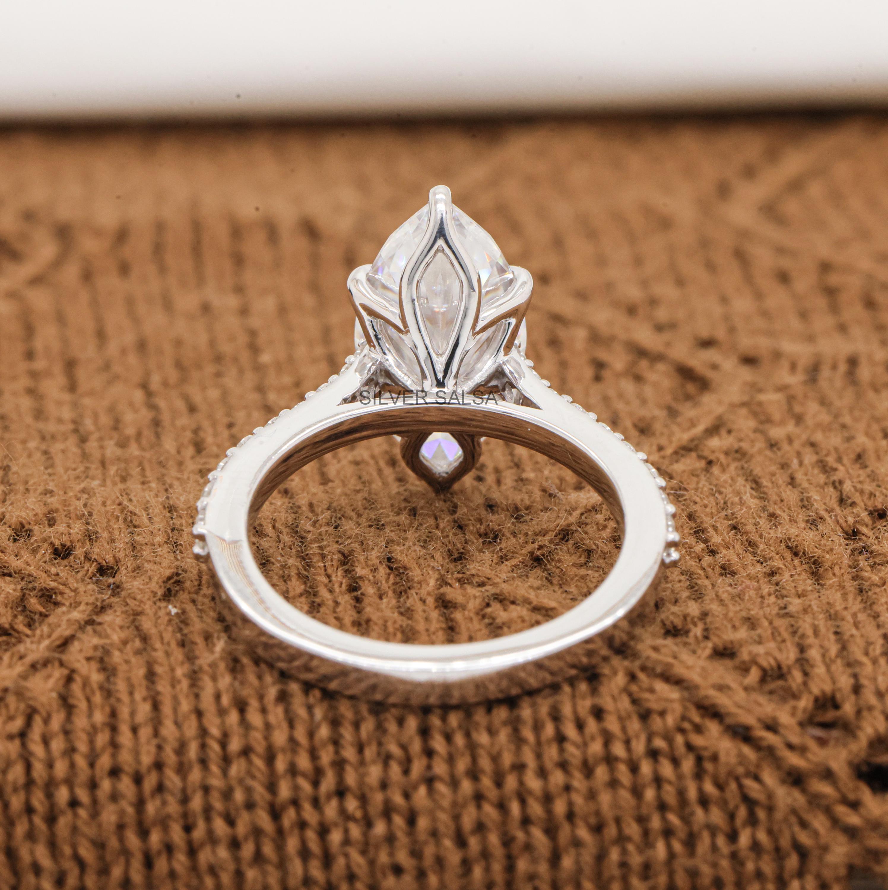 3カラット マーキス モアッサナイト リング、18Kイエローゴールド