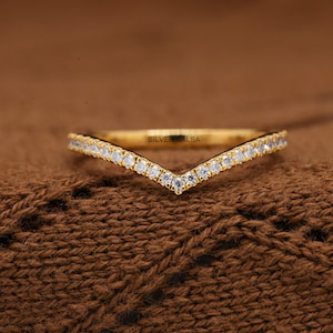 14k Gold V Shaped Wedding Band Moissanite Diamond Curved Chevron Band Promise gift for her Engagement Ring Stack Bans Dainty Band For Women