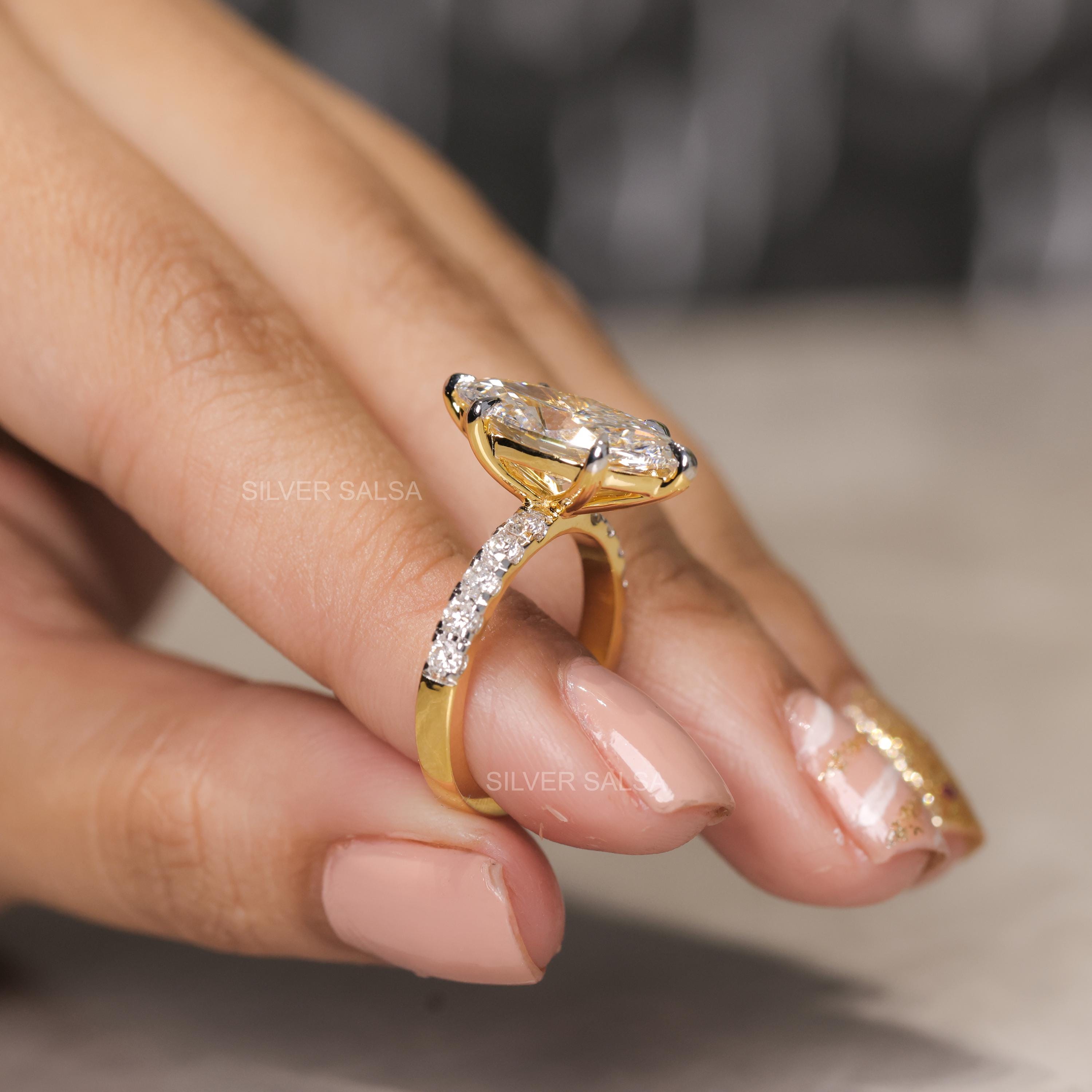 マーキスカット ラボダイヤモンド 結婚指輪 セレブ風 エンゲージリング