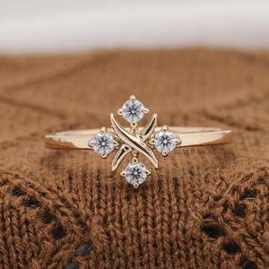 Anello in oro 18 carati con quattro pietre, regalo di anniversario per donna, delicato anello in oro con moissanite e diamanti, anello di fidanzamento con moissanite, regalo per ragazza.