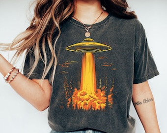 UFO| Vintage Retro Graphic Alien Tshirt| Supernatural Comfort Colors® Shirt| Alien Lover Gift| Alien Abduction| Paranormal Oversized Tee