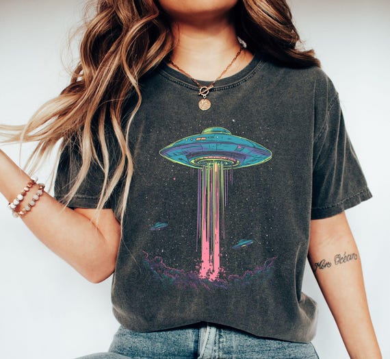 UFO| Vintage Retro Graphic Alien Tshirt| Supernatural Comfort Colors® Shirt| Alien Lover Gift| Alien Abduction| Paranormal Oversized Tee