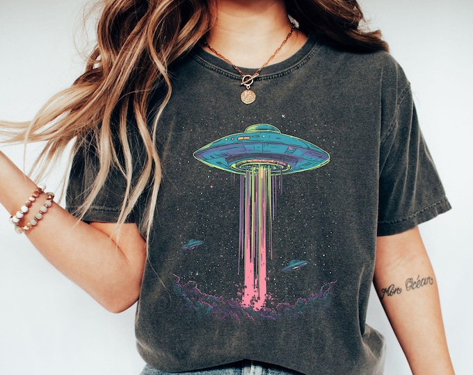 UFO| Vintage Retro Graphic Alien Tshirt| Supernatural Comfort Colors® Shirt| Alien Lover Gift| Alien Abduction| Paranormal Oversized Tee
