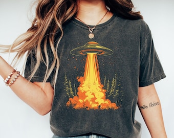 UFO| Vintage Retro Graphic Alien Tshirt| Supernatural Comfort Colors® Shirt| Alien Lover Gift| Alien Abduction| Paranormal Oversized Tee