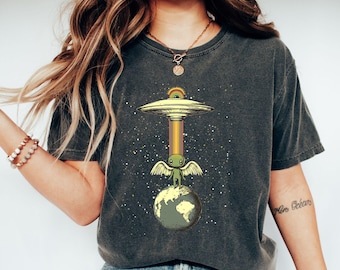 UFO Shirt| Vintage Retro Graphic Alien Tshirt| Paranormal Oversized Shirt| Supernatural Alien Lover Shirt| Alien Abduction| Comfort Colors®
