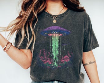 UFO| Vintage Retro Graphic Alien Tshirt| Supernatural Comfort Colors® Shirt| Alien Lover Gift| Alien Abduction| Paranormal Oversized Tee