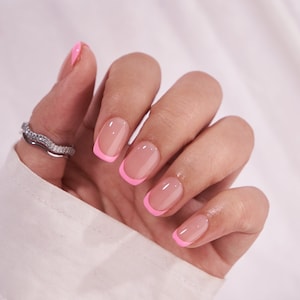 Short Pink French | Short Square | High Quality & Reusable Press-On Nails | 30 PCS - 15 Sizes | Gel Nail Set