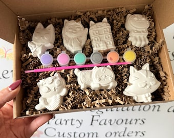 Mini Gabbys Dollhouse Inspired Craft Box • 7 Paint-Your-Own Figures • Kids Art Kit • Plaster Painting Set with Paints & Brush • Gift Box