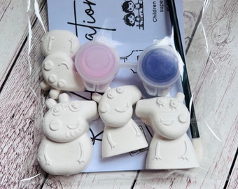 Paint your own plaster of Paris Peppa Pig  - Activity set - Room decoration - Childrens Gifts - Gift - Paintable - Painting - Party favour