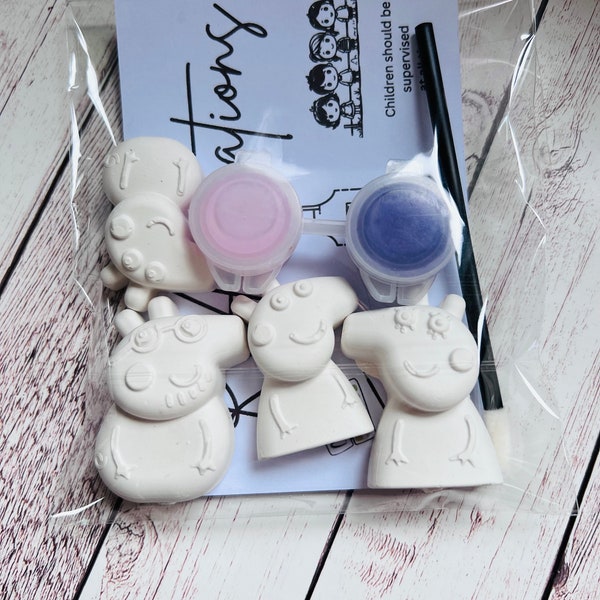 Paint your own plaster of Paris Peppa Pig  - Activity set - Room decoration - Childrens Gifts - Gift - Paintable - Painting - Party favour